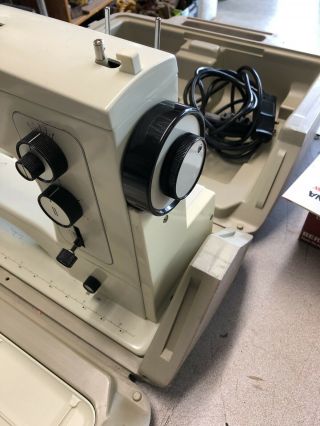 Vintage Bernina 801 Sewing Machine 6