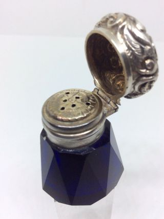 Fine Cobolt Blue 19th Century Silver Topped Victorian Vinaigrette Perfume Bottle