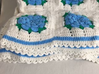 Vintage crocheted afghan off white granny squares blue flowers 82 x 56 large 4