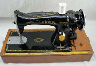 VINTAGE SINGER ELECTRIC SEWING MACHINE MODEL 15 - 91 1940 ' S W/CARRY CASE & 2