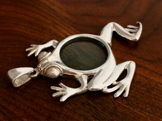 - Mexican Sterling Silver Pendant & Magnifying Glass In Shape Of A Frog: Taxco