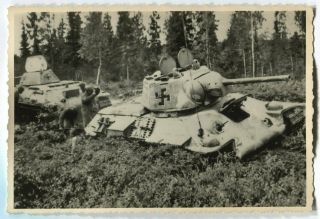 German Wwii Archive Photo: Russian T - 34 Tank Captured & Reused By Wehrmacht