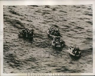1941 Press Photo Raf Planes View Of Italinan Ship Sinking Survivors At Matapan