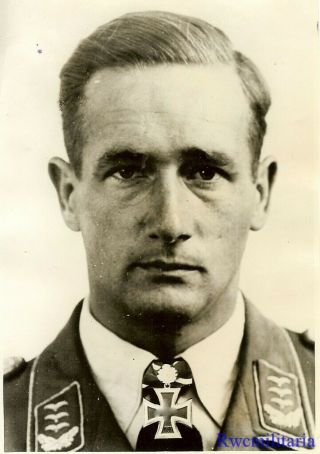 Press Photo: Rare Luftwaffe Fighter Pilot Major Gordon Gollob (150 Victories)