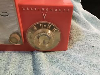 Vintage Westinghouse Clock/Radio Great Coral Color 2