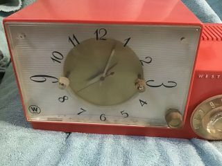 Vintage Westinghouse Clock/Radio Great Coral Color 3