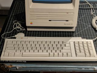 Vintage Apple Macintosh SE 1 MB RAM 800 K Drive Model No: M5011 with peripherals 6