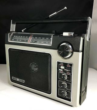 Vintage GE Superadio Model 7 - 2880B Portable AM FM Radio Long Range Fine Tune AFC 2