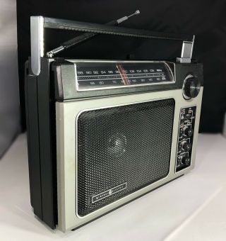Vintage GE Superadio Model 7 - 2880B Portable AM FM Radio Long Range Fine Tune AFC 4