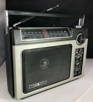 Vintage GE Superadio Model 7 - 2880B Portable AM FM Radio Long Range Fine Tune AFC 5