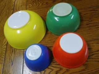 4 Vintage Pyrex Nesting Mixing Bowls In Primary Colors Bowl