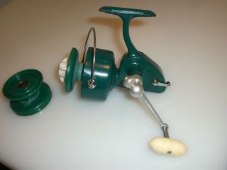 Vintage Penn 710 Spinfisher Spinning Reel In W/Extra Spool 2