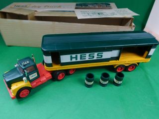 Vintage 1976 Hess Oil & Gas Company Collectible Semi - Trailer Truck N8