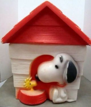 Vintage 1965 Peanuts Snoopy Woodstock Dog House Toy Box
