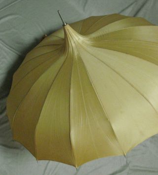 Vintage 50s 60s Umbrella Pagoda Parasol Vgc Yellow Gold Metal Tip 27 " Wide
