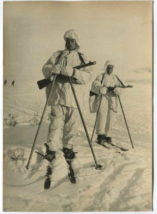 Wwii Large Size Press Photo: Russian Scouts On Skis & In Winter Camouflage