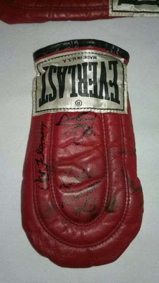 Vintage hockey gloves.  Chicago Blackhawks fight training gloves autographes 4 2