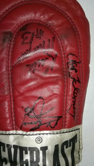 Vintage hockey gloves.  Chicago Blackhawks fight training gloves autographes 4 3
