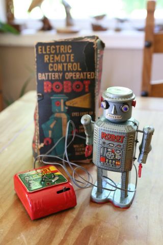 Vintage Japan R - 35 Electric Remote Control Battery Operated Robot