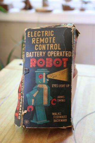 Vintage Japan R - 35 Electric Remote Control Battery Operated Robot 7