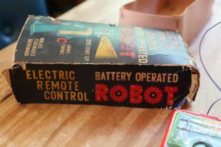 Vintage Japan R - 35 Electric Remote Control Battery Operated Robot 8