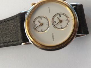 A Fine Vintage Unisex Seiko Dual Dial Quartz Watch - Gwo