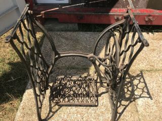 Vintage Cast Iron Singer Treadle Sewing Machine Base Table Legs Stand 1