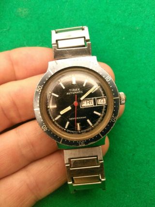 Mans 1978 Vintage Timex Automatic Divers Style Wristwatch.  Keeping Time Well.