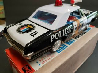 Vintage tin toy battery - operated Highway patrol car Bandai. 4