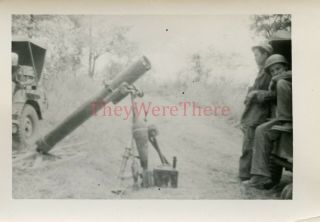 Wwii Photo - Us Gis & Captured Japanese Type 96 / 97 150mm Mortar