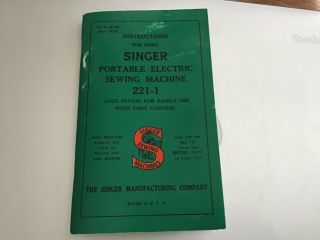 VINTAGE SINGER WHITE 221K FEATHERWEIGHT SEWING MACHINE & GREEN CASE 11