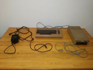 Vintage Commodore 64 & Commodore 1541 Floppy Disk plus 4 cables 4