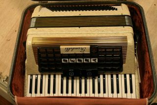 Vintage Scandalli Accordion Sparkling N292/83 W/case Made In Italy 42 Key