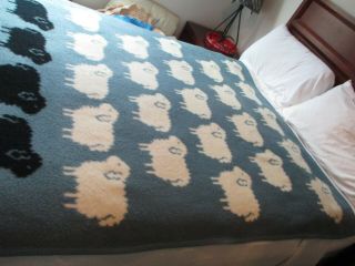 Vintage RARE Vuteks Crown Crafts Plush Blue White Black Sheep Blanket Throw 2