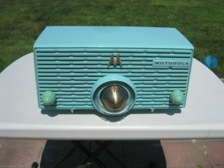 Vintage Motorola 56h Plaskon Tube Radio.  Turquoise, .  Not Bakelite.