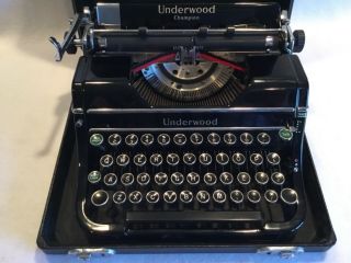 Vintage Underwood Champion Portable Typewriter With Case