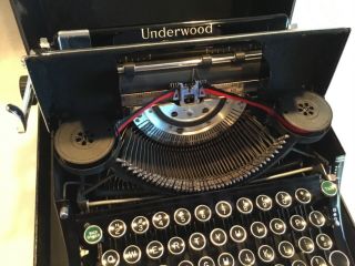 Vintage Underwood Champion Portable Typewriter with Case 2