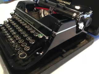 Vintage Underwood Champion Portable Typewriter with Case 3