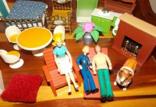 Vintage 1977 Fisher Price Dollhouse With Furniture & People (polly Pocket Size)