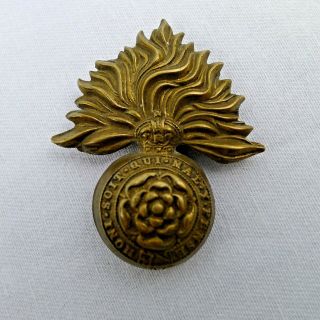 Royal Fusiliers City Of London Cap Badge Brass Marked F.  E.  Woodward 1902 - 1950