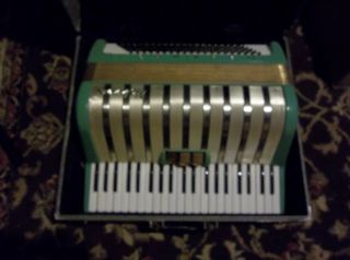VINTAGE HOHNER MARCHESA ACCORDIAN SQUEEZE BOX MUSIC INSTRUMENT ECO FRIENDLY 2