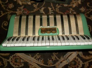 VINTAGE HOHNER MARCHESA ACCORDIAN SQUEEZE BOX MUSIC INSTRUMENT ECO FRIENDLY 4