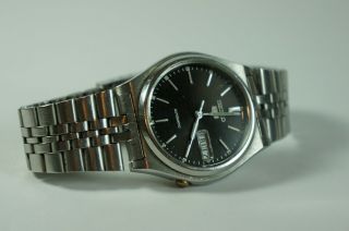 Vintage Seiko 5 Automatic Mens Watch W/ Day/date Black And Face Silver Dail