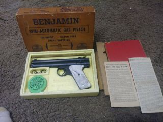 Vintage Benjamin Model 422 Co2 Gas Pistol.  22 Semi - Auto