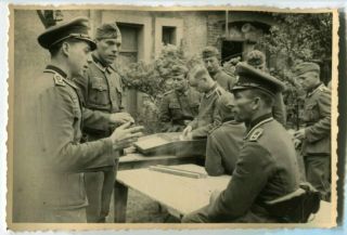 German World Warii Archived Photo Wehrmacht Officer And Soldiers Meeting