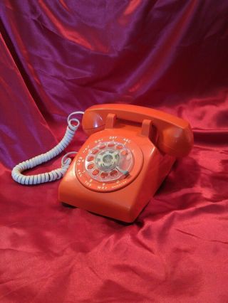 Vintage Itt 500 Orange Rotary Dial Mid Century Desk Phone Telephone In Euc