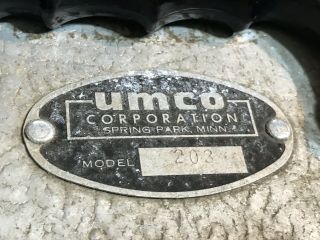 Vintage Umco Tackle Box and Fishing Lures Jitterbug Hula Hopper Fred arbogast et 2