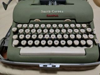 Vintage 1950s Smith Corona 5TE - Portable Electric Typewriter - GREEN Case & Key 2