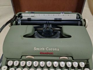 Vintage 1950s Smith Corona 5TE - Portable Electric Typewriter - GREEN Case & Key 3