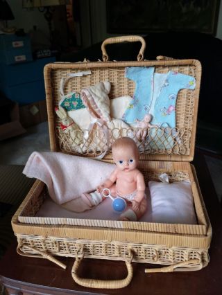 Vintage Vogue Ginnette Painted Eye Doll Gift Set In Wicker Basket